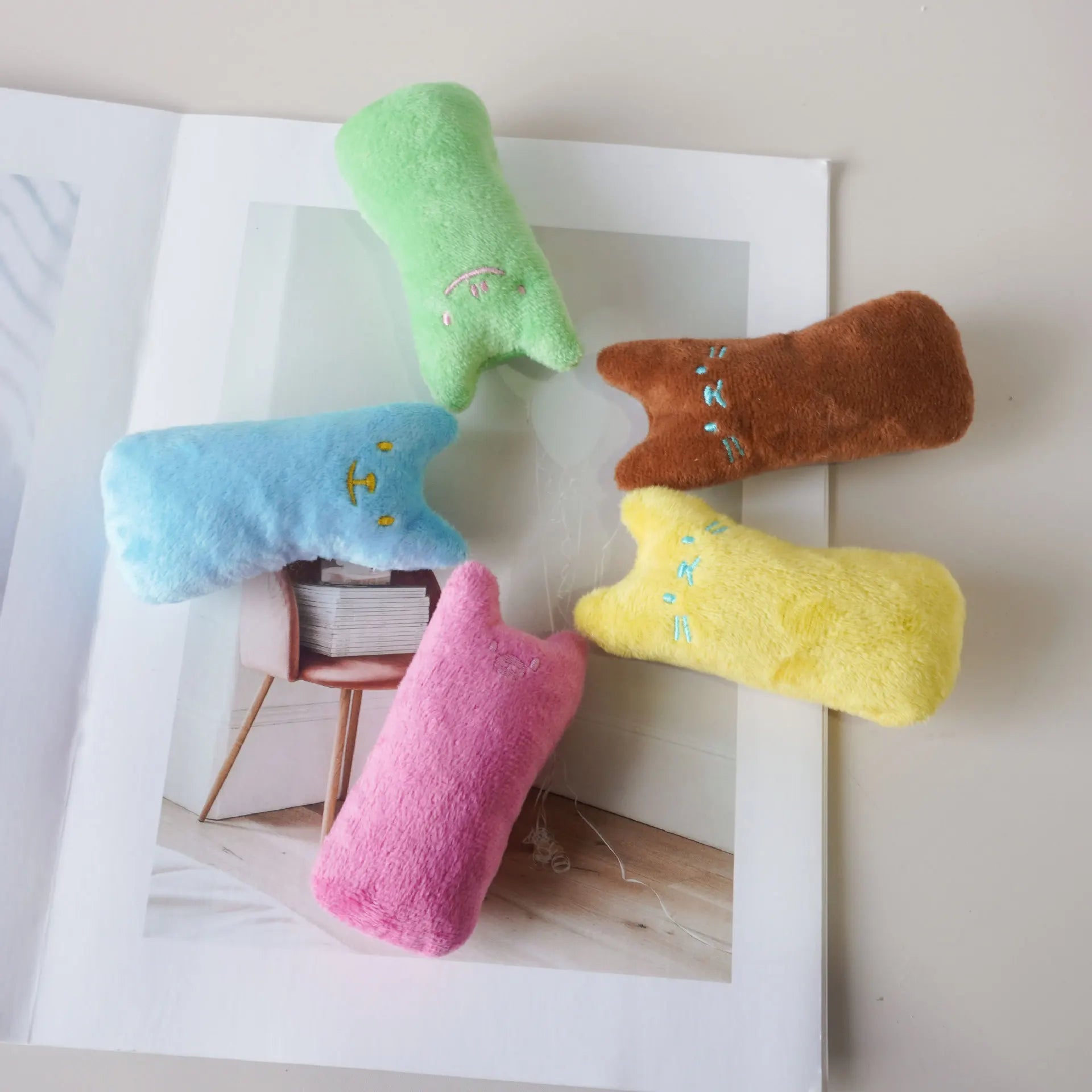 1/2 Piece Chew and Grind Toy Pink/blue, Durable Chew and Grind Toy, Interactive Play