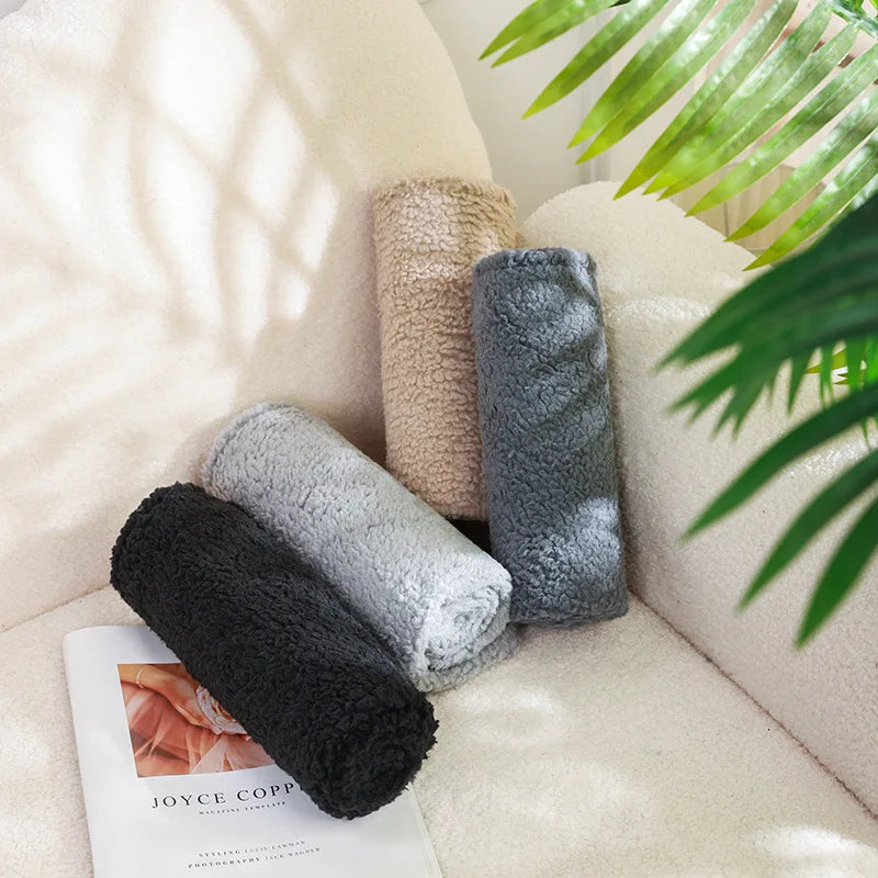 Soft Comfortable Warm Flannel Lambskin Waterproof Sleeping Blanket Cats and Dogs